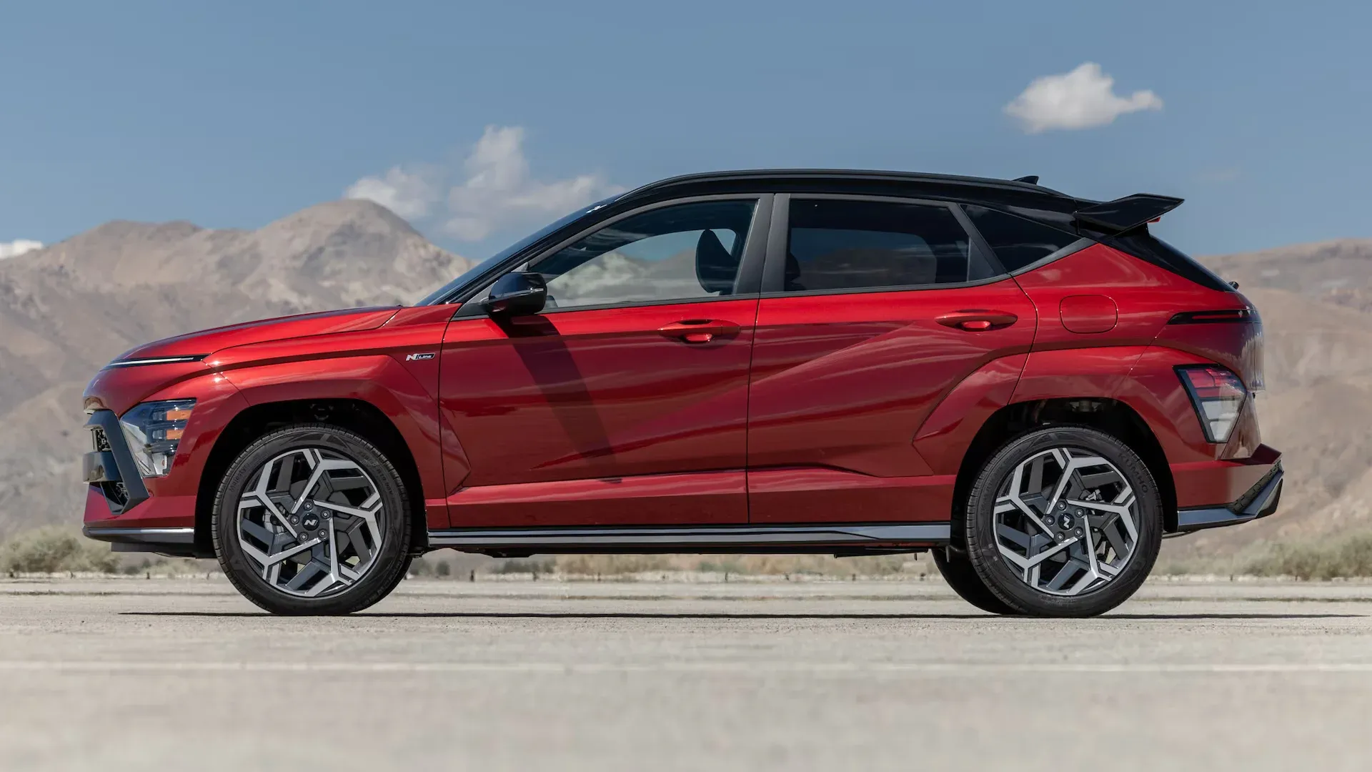 Lateral Hyundai Kona N-Line 2024 Rojo