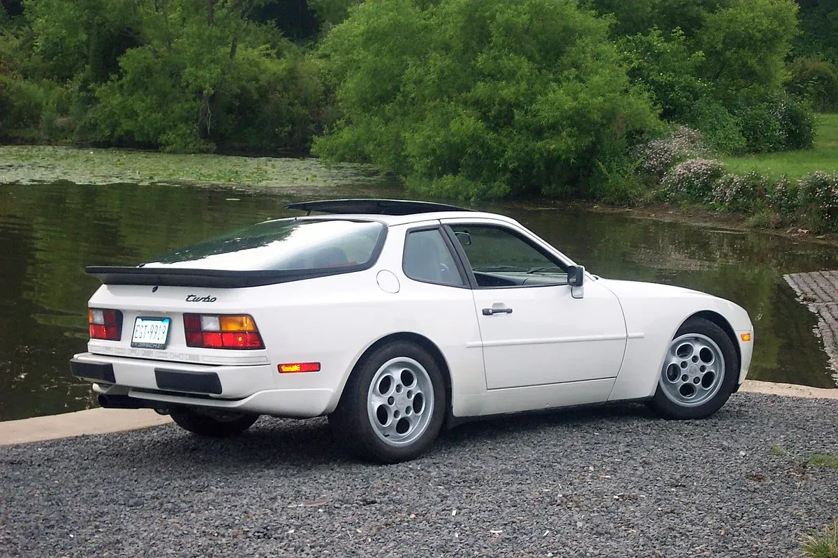 Lateral Porsche 944 Turbo Blanco