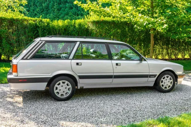 Lateral Peugeot 505 Turbo SW8 Plateado