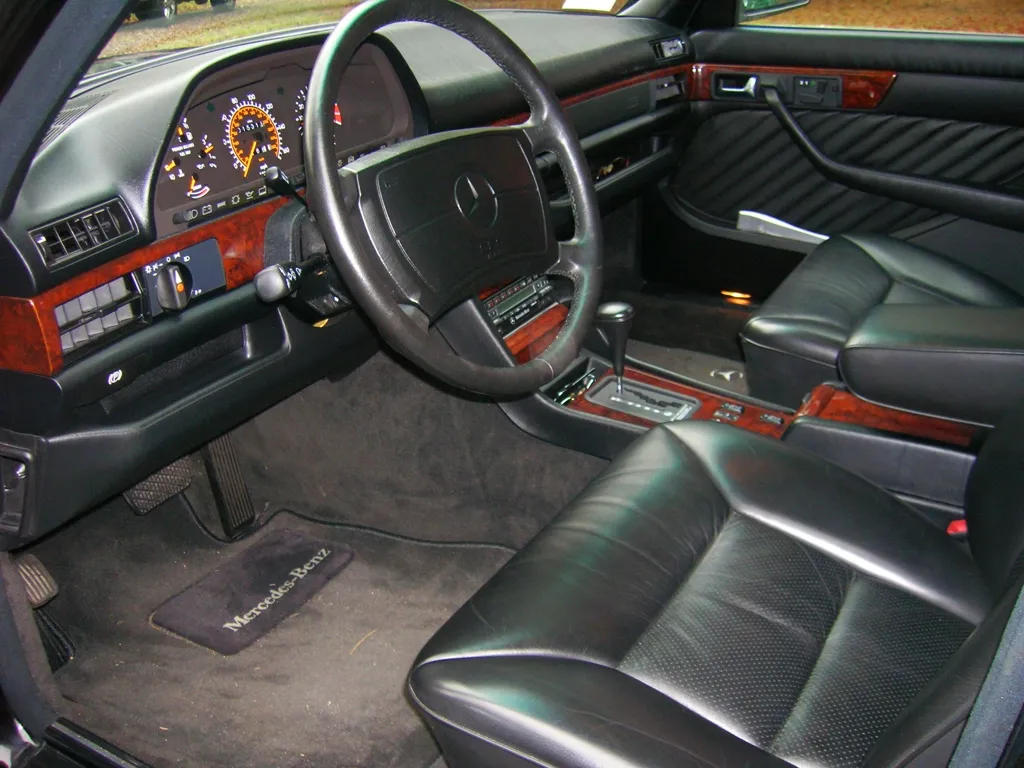 Interior Mercedes-Benz 560 SEL 1991