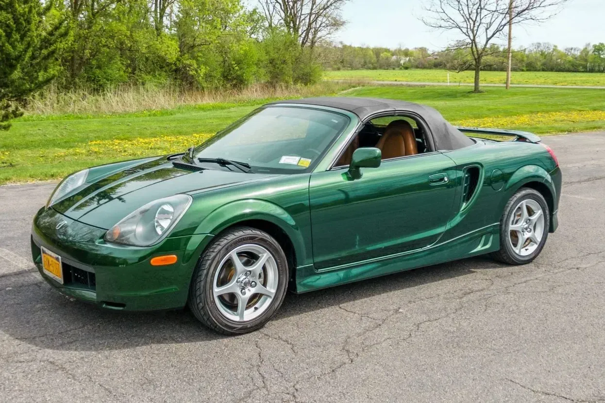 Lateral Toyota MR2 Spyder Verde