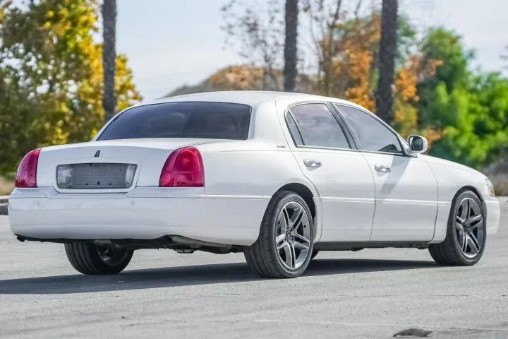 Parte Trasera Lincoln Town Car 2003 Blanco