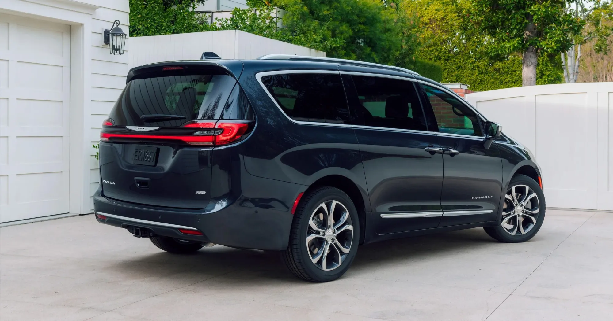 Lateral Chrysler Pacifica Pinnacle 2021 Azul Oscuro