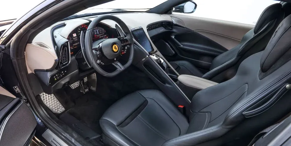 Interior Ferrari Roma 2021