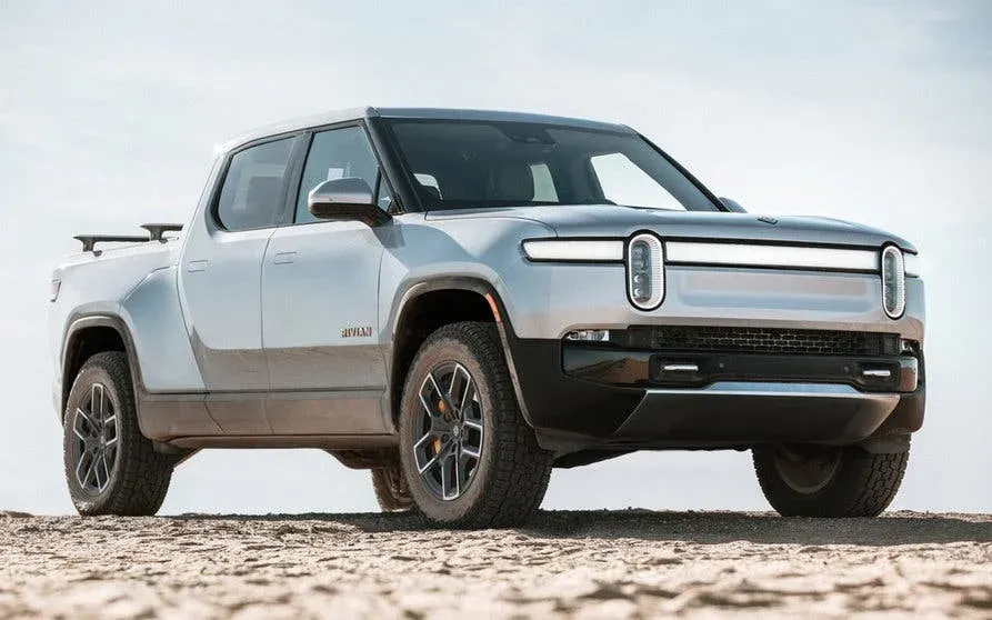 Rivian R1T Plateado