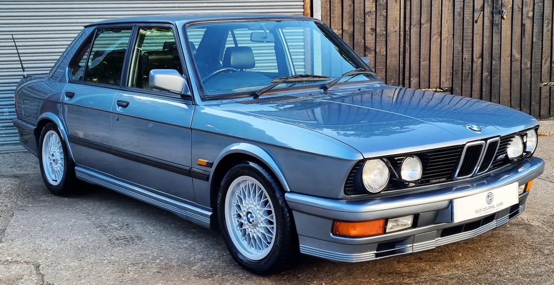 BMW E28 M5 Azul Claro