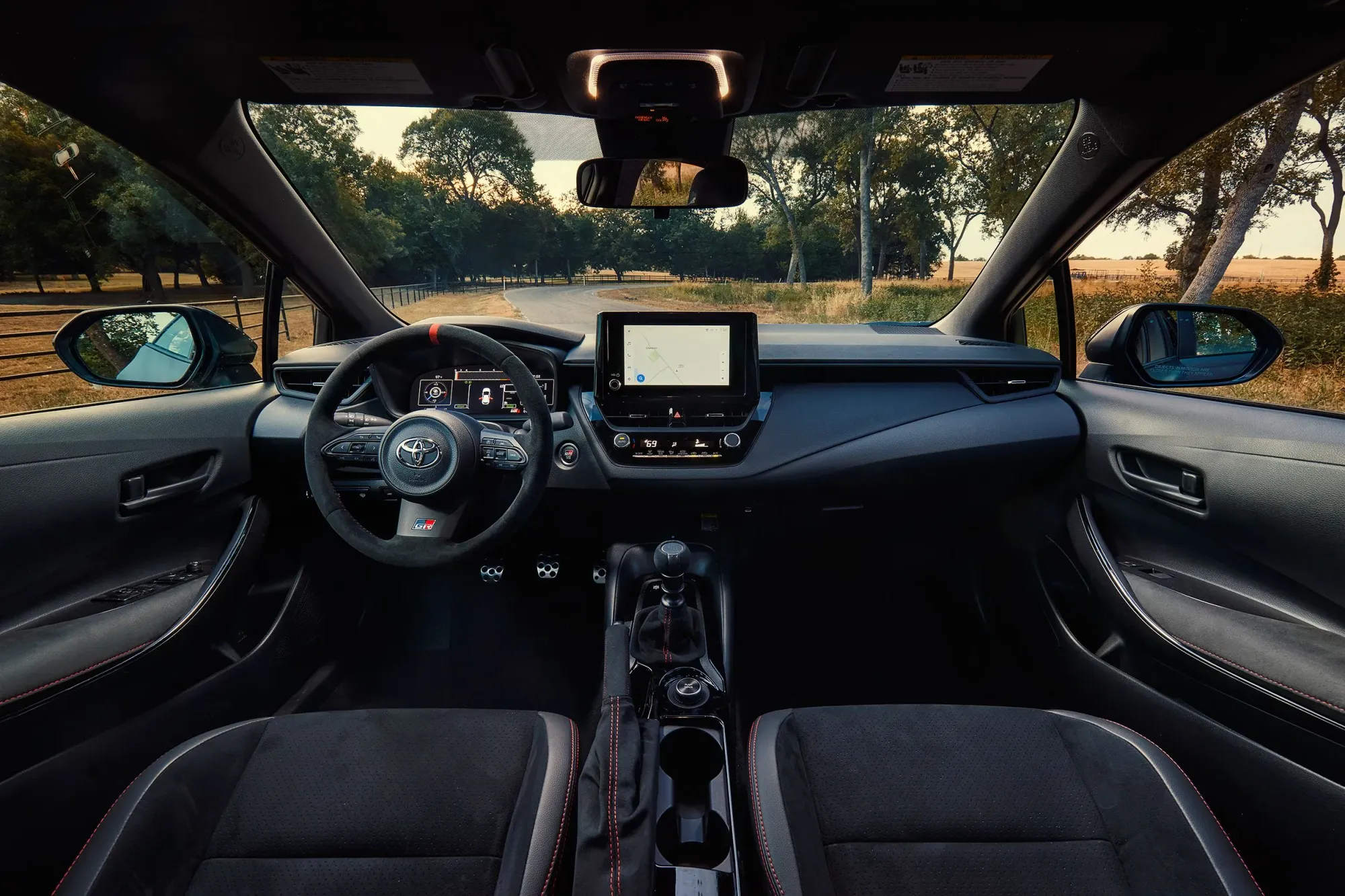 Interior Toyota GR Corolla 2023