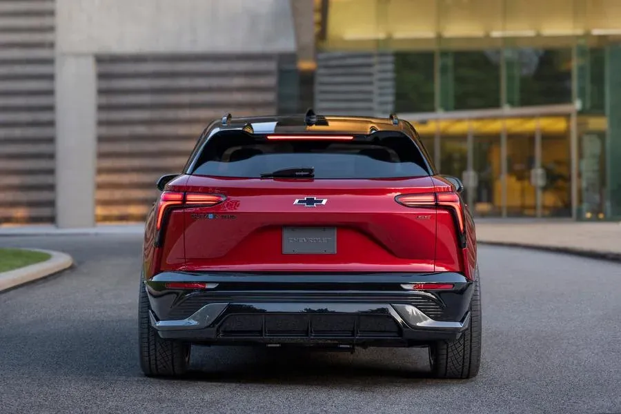 Parte trasera Chevrolet Blazer EV 2024 Rojo