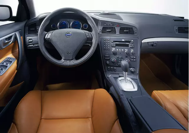 Interior Volvo S60R 2004