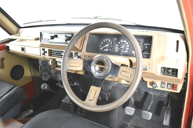 Interior Nissan Patrol 1984