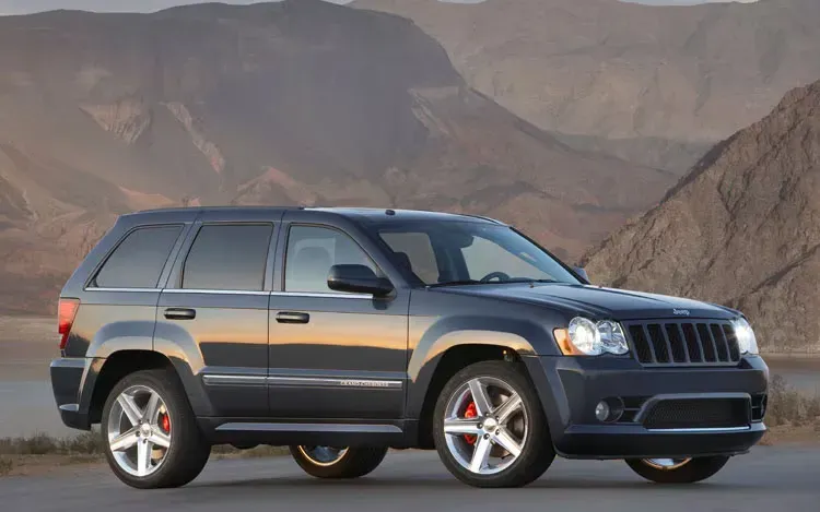 Lateral Jeep Grand Cherokee SRT8 2010 Gris