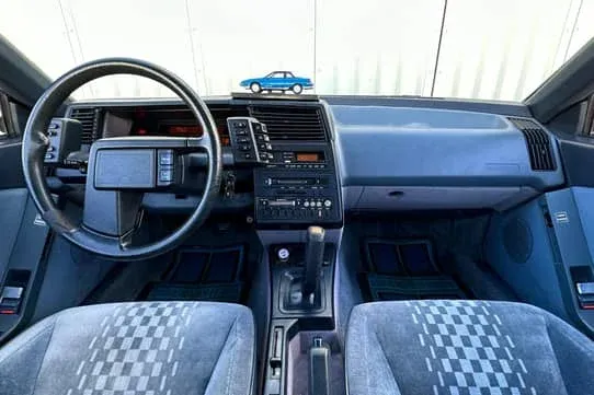 Interior Subaru XT 1985