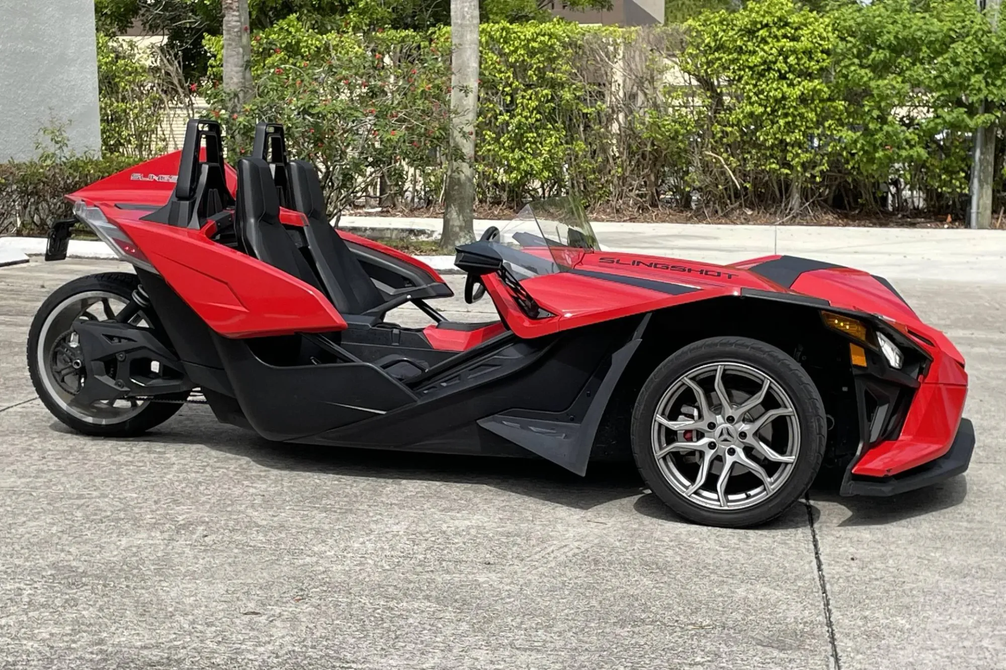 Lateral Polaris Slingshot 2020