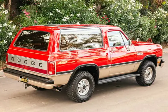 Parte Trasera Dodge Ramcharger Canyon Sport Rojo