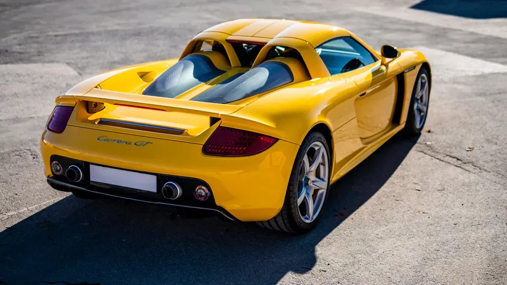 Parte Trasera Porsche Carrera GT Amarillo