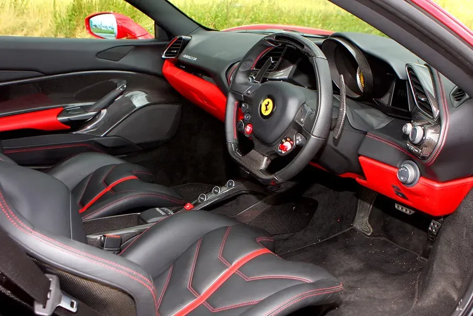 Interior Ferrari 488 Pista