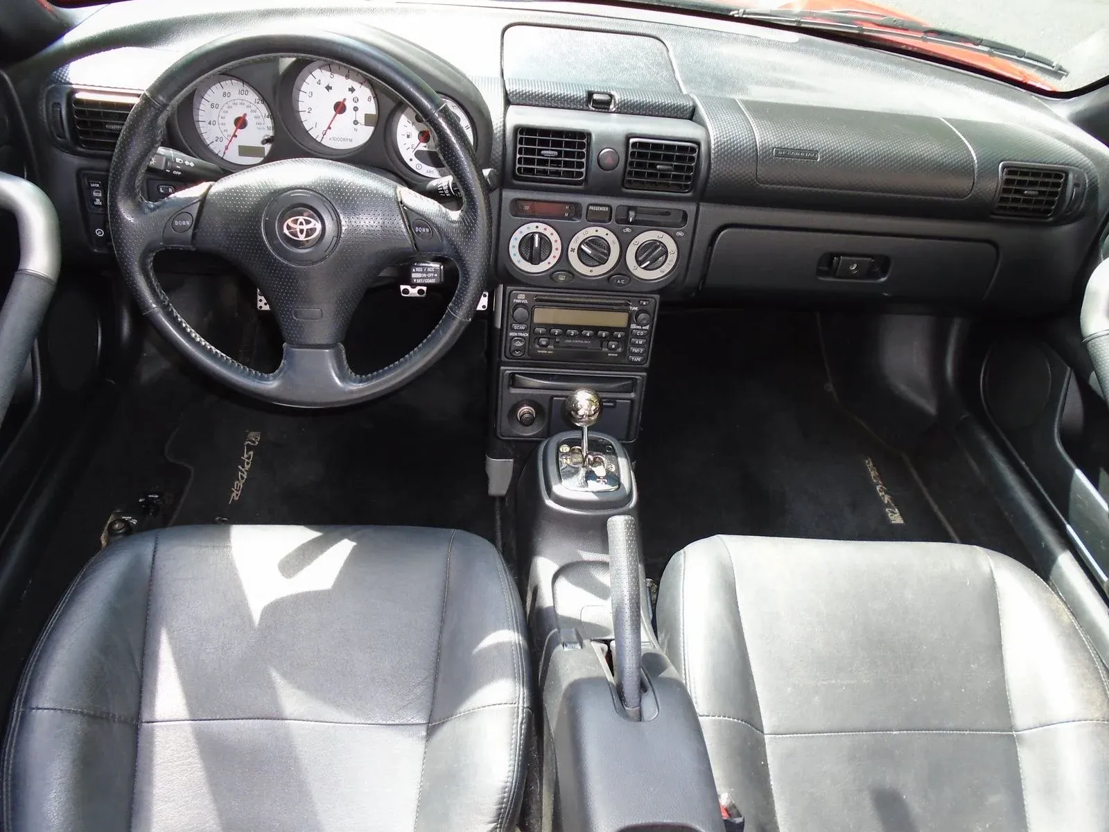 Interior Toyota MR2 Spyder