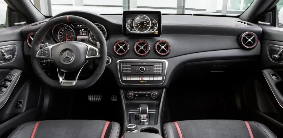 Interior Mercedes-AMG CLA 45