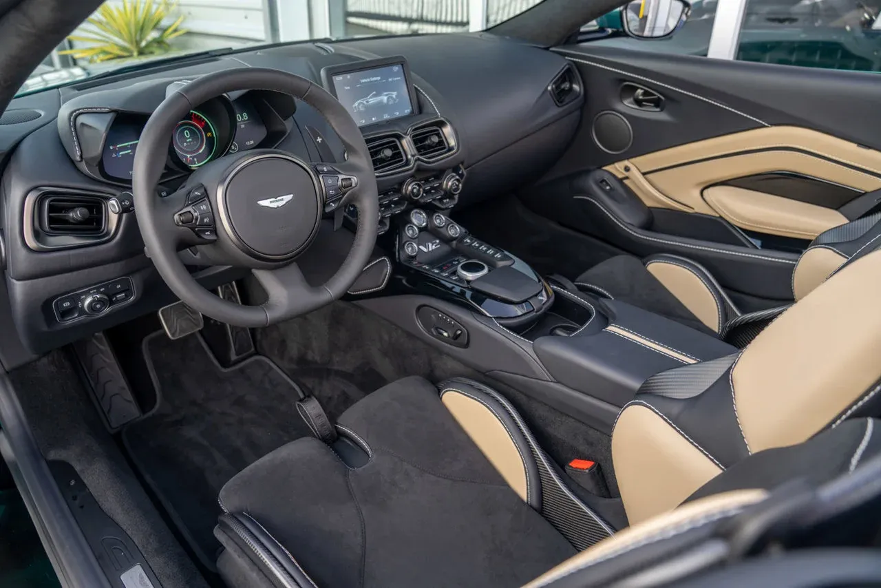 Interior Aston Martin Vantage Roadster 2023