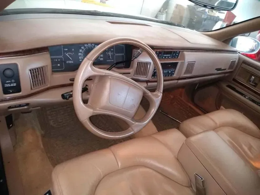 Interior Buick Roadmaster 1996