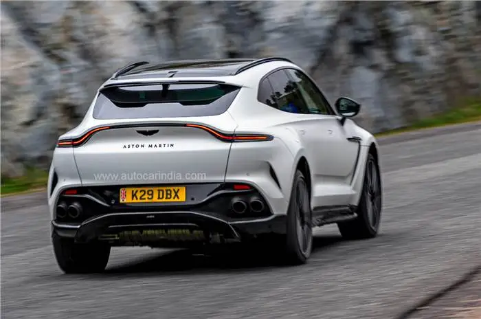 Parte Trasera Aston Martin DBX 707 Blanco