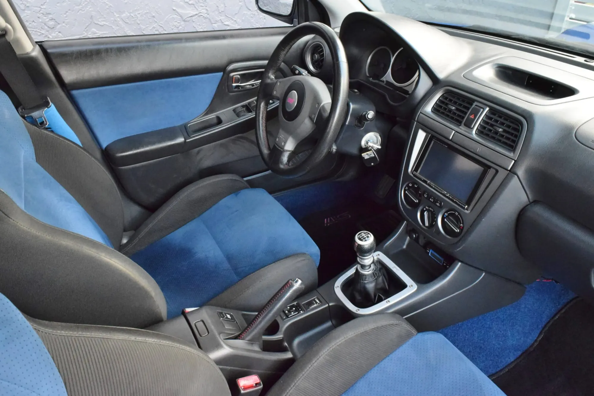 Interior Subaru Impreza WRX STI 2004