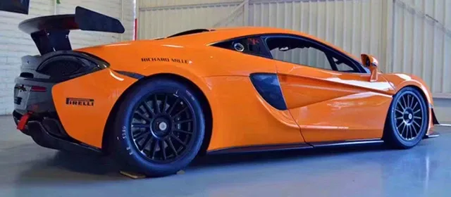 Lateral McLaren 570S GT4 Naranja