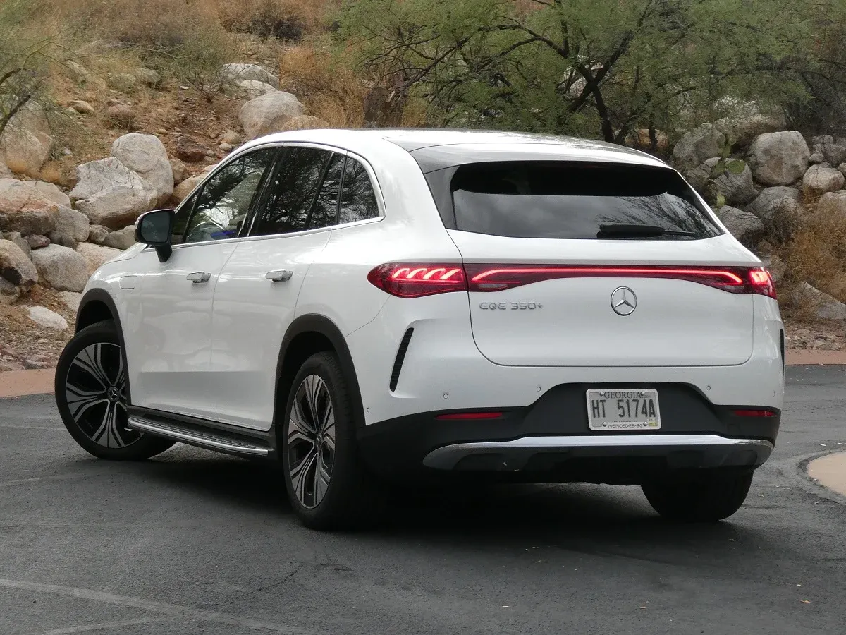 Parte Trasera Mercedes-Benz EQE SUV 2023