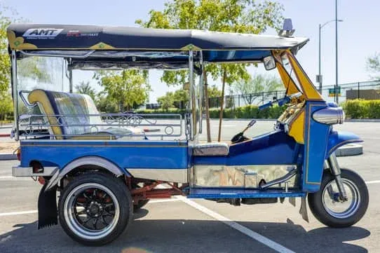 Lateral Tuk Tuk Azul y Amarillo