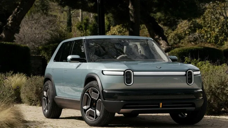 Rivian R3 Azul Claro