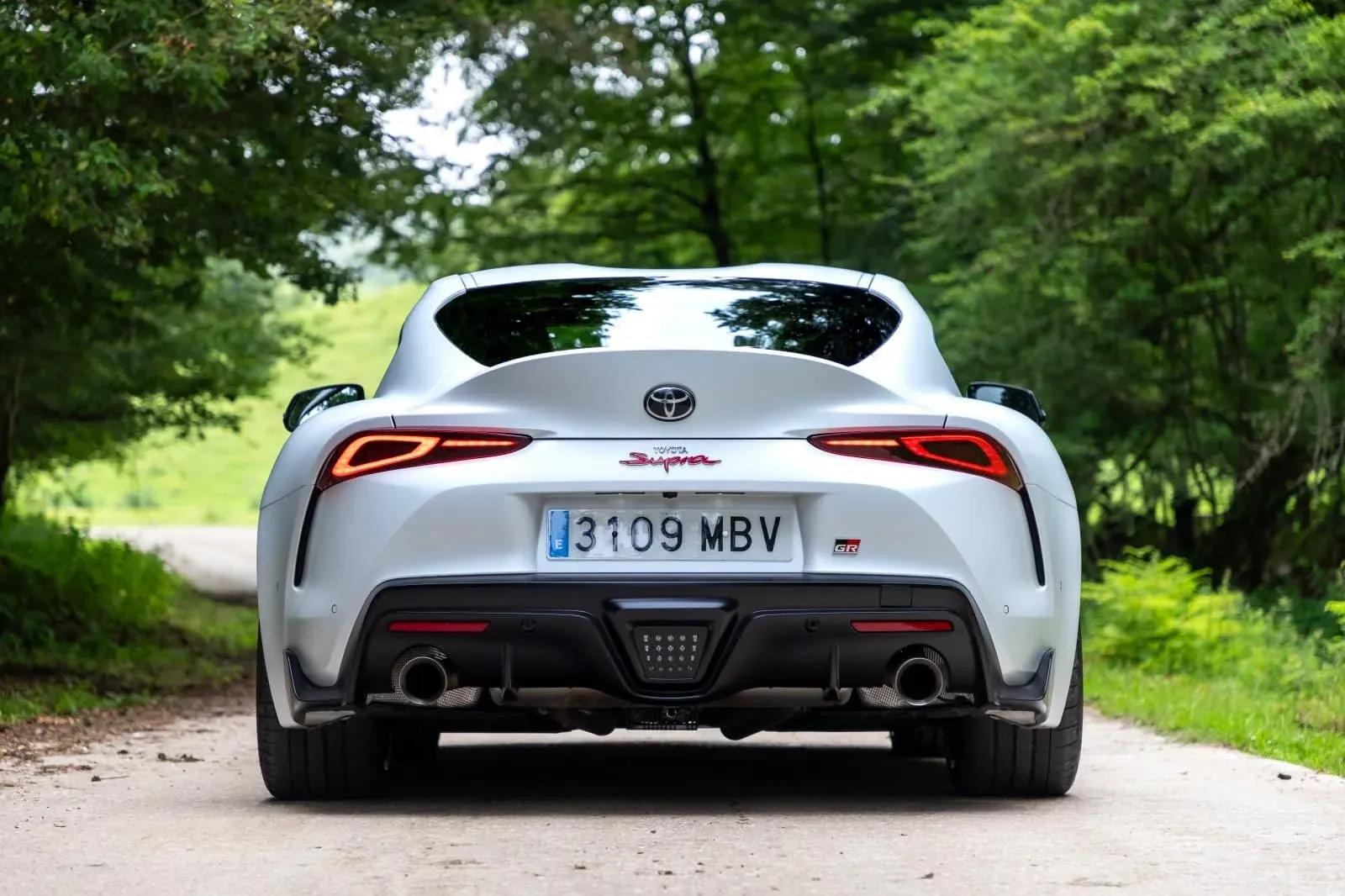 Parte Trasera Toyota Supra 2023 Blanco