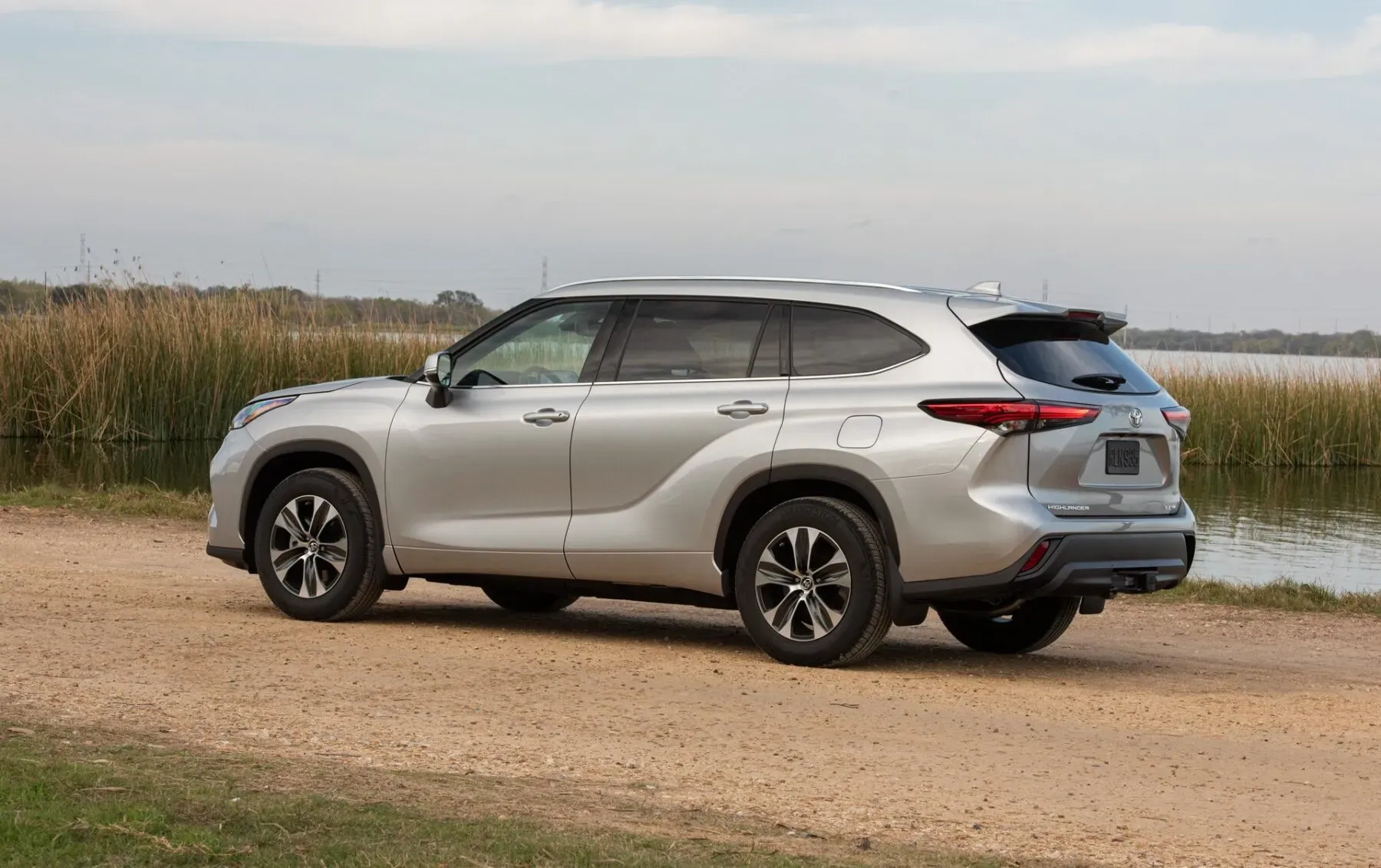 Lateral Toyota Highlander 2020 Plateado