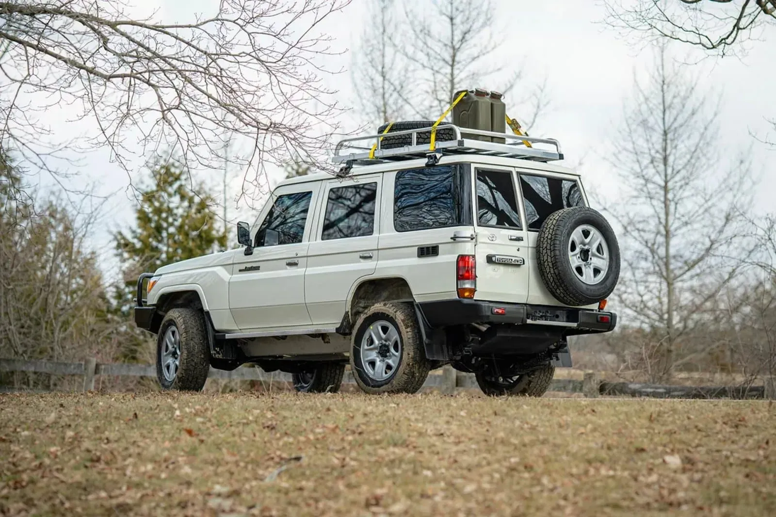 LateralToyota Land Cruiser 70 Series Blanca