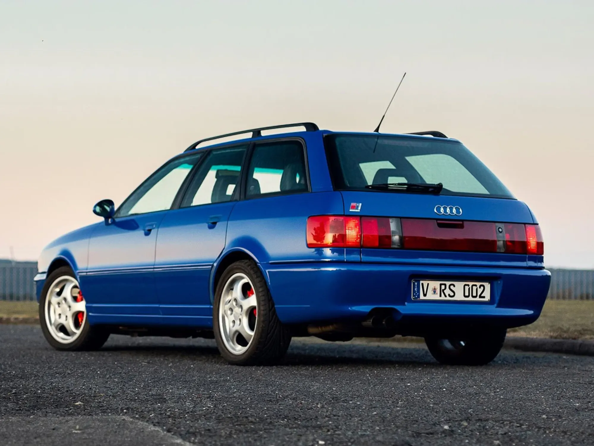 Lateral Audi RS2 Avant Azul