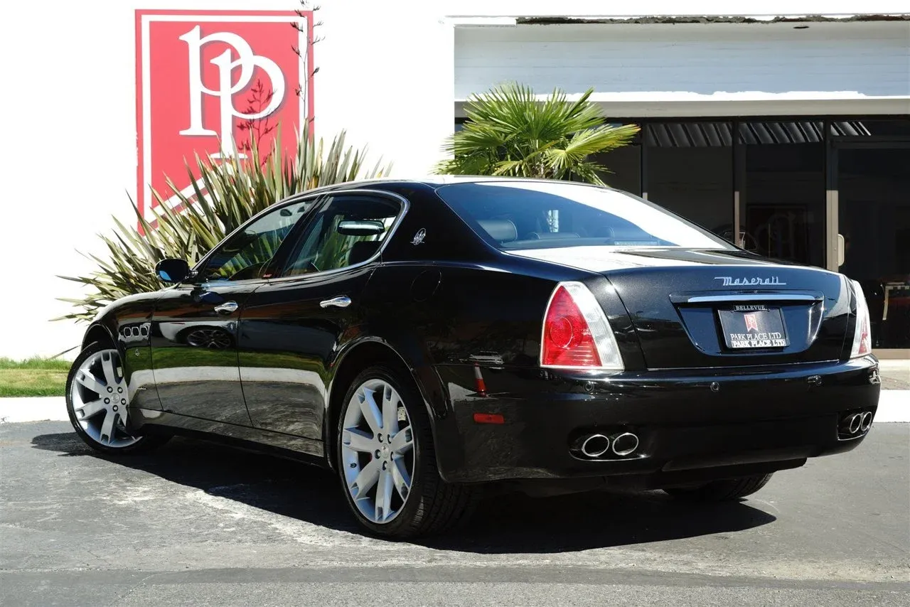 Parte Trasera Maserati Quattroporte 2005 Negro