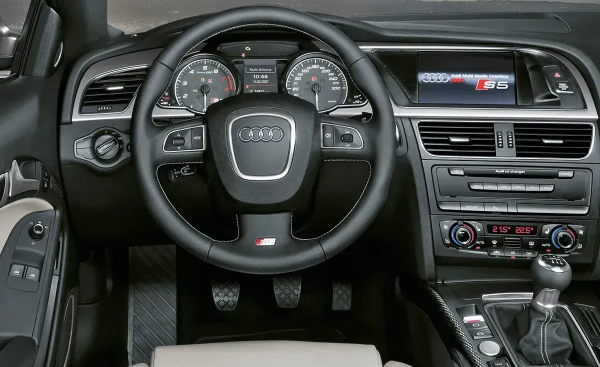 Interior Audi S5 V8 Manual