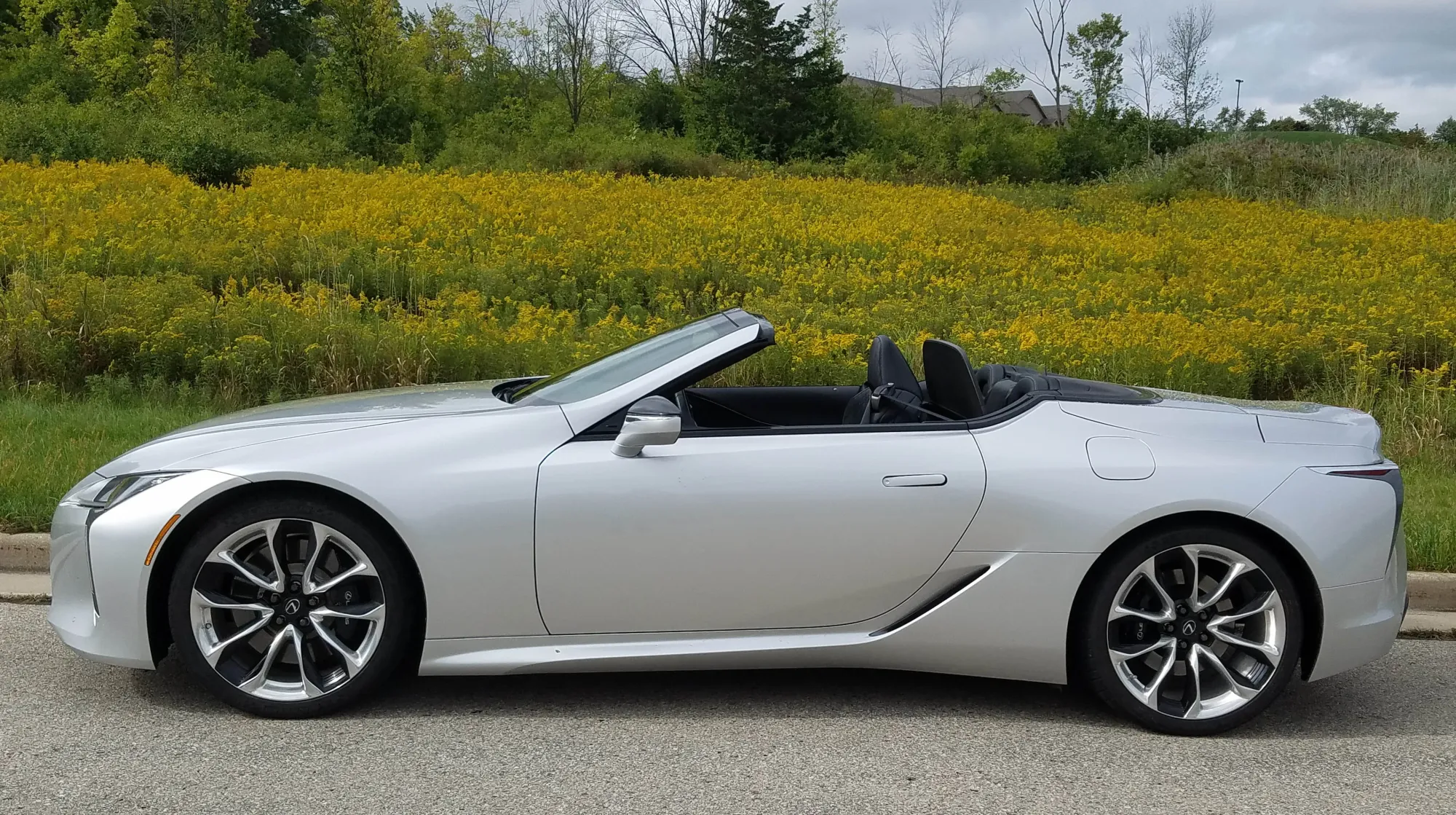 Lateral Lexus LC 500 Convertible Plateado