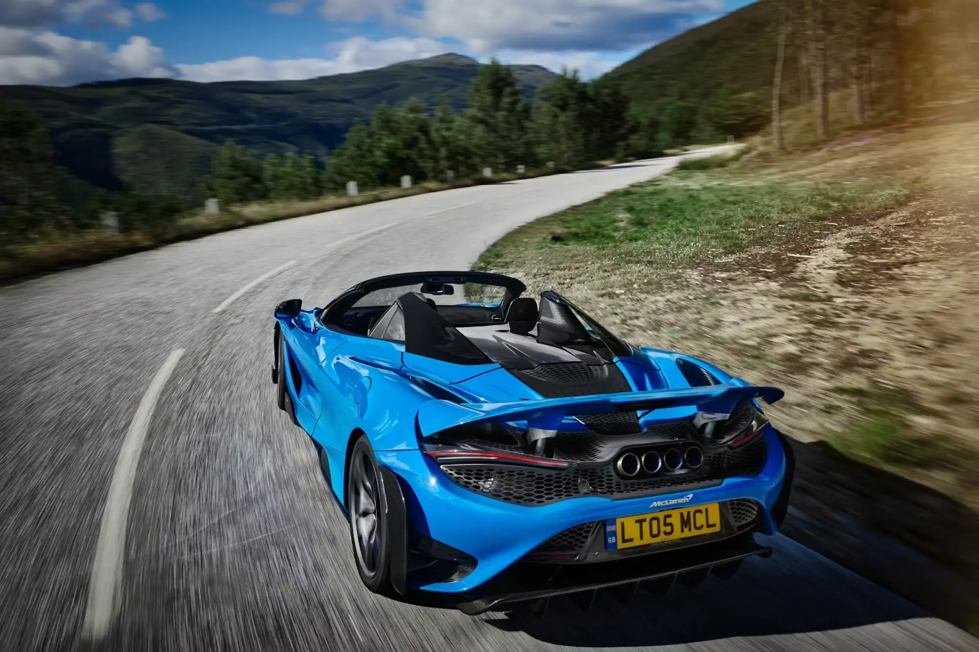 Parte Trasera McLaren 765LT Azul