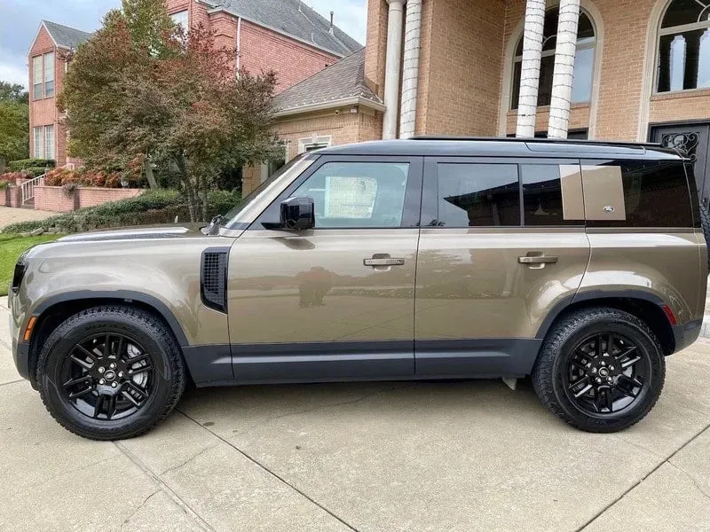 Lateral Land Rover Defender 2020 Gondwana Stone Metallic