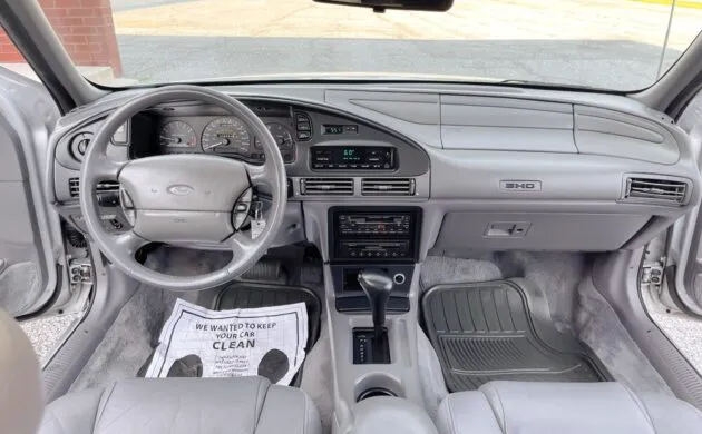 Interior Ford Taurus SHO 1995