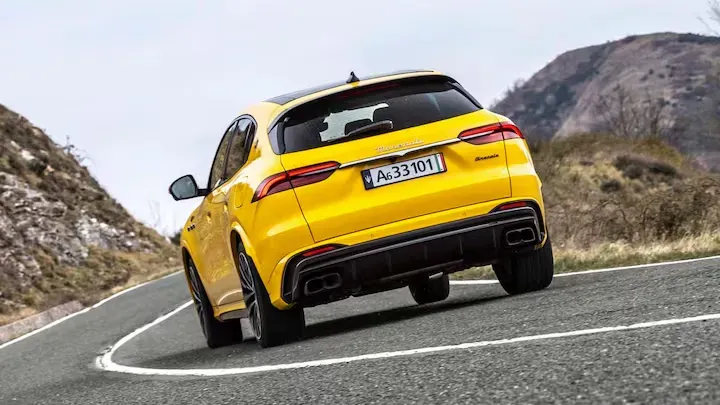 Parte Trasera Maserati Levante 2023 Amarillo