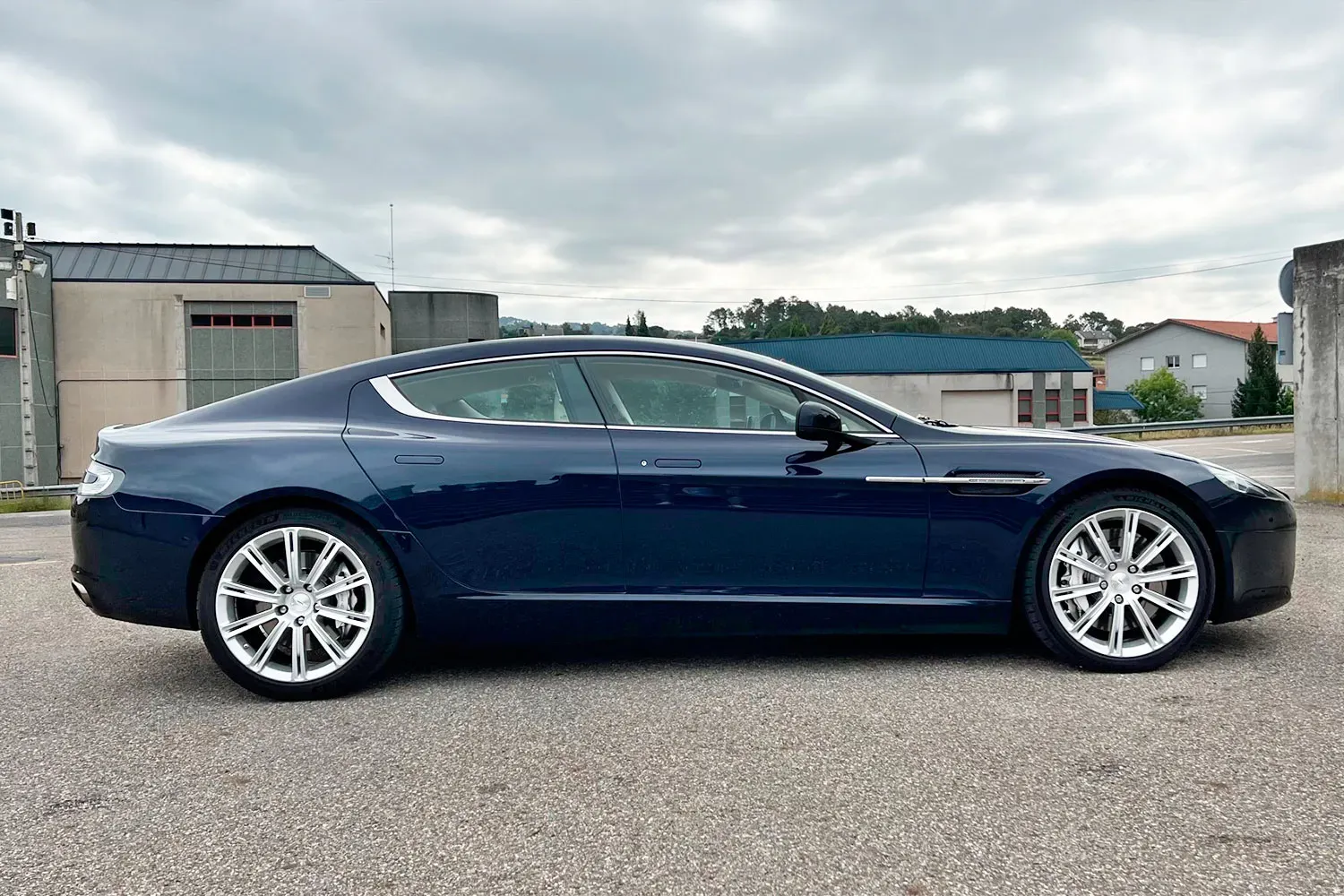 Lateral Aston Martin Rapide S 2011 Azul