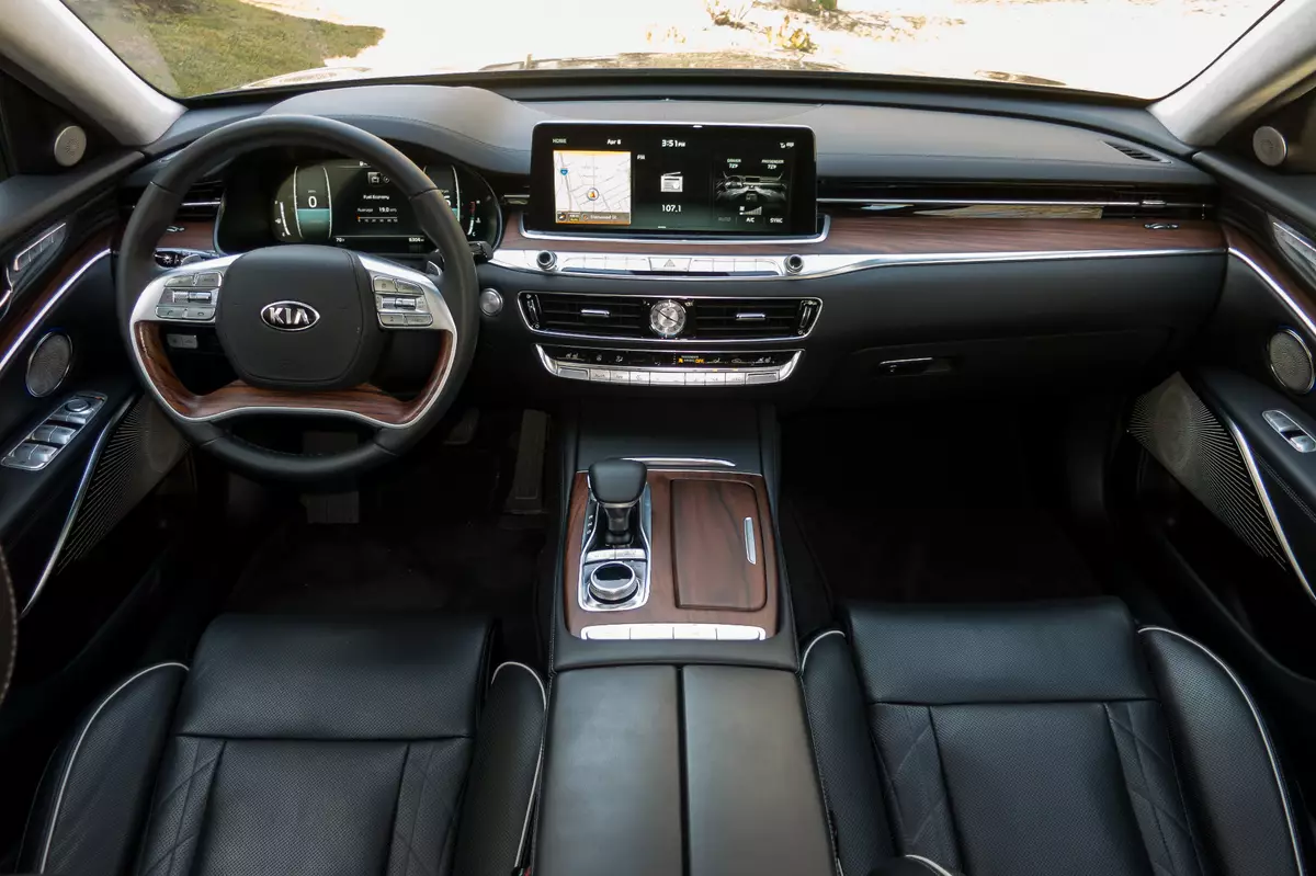 Interior Kia K900 2019