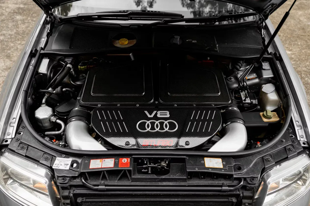 Motor Audi RS6 2003