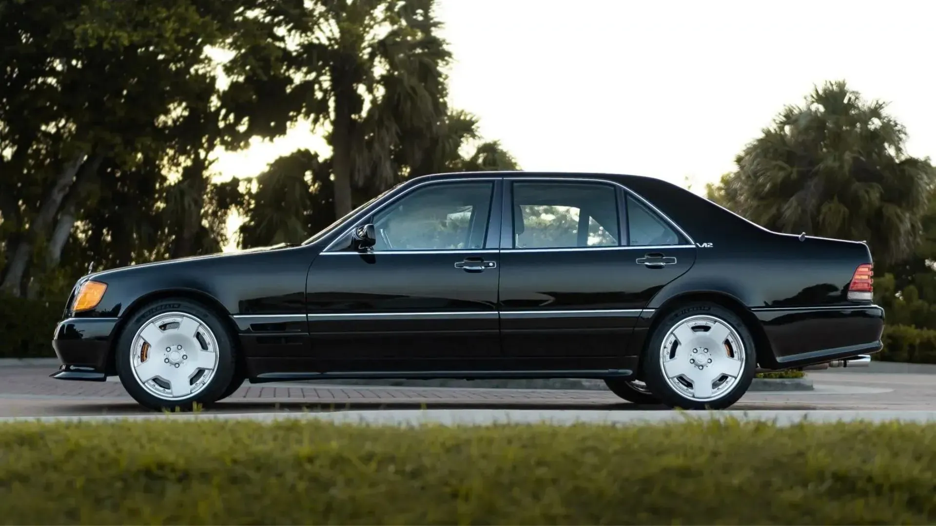 Lateral Mercedes-Benz S-Class W140 1991 Negro