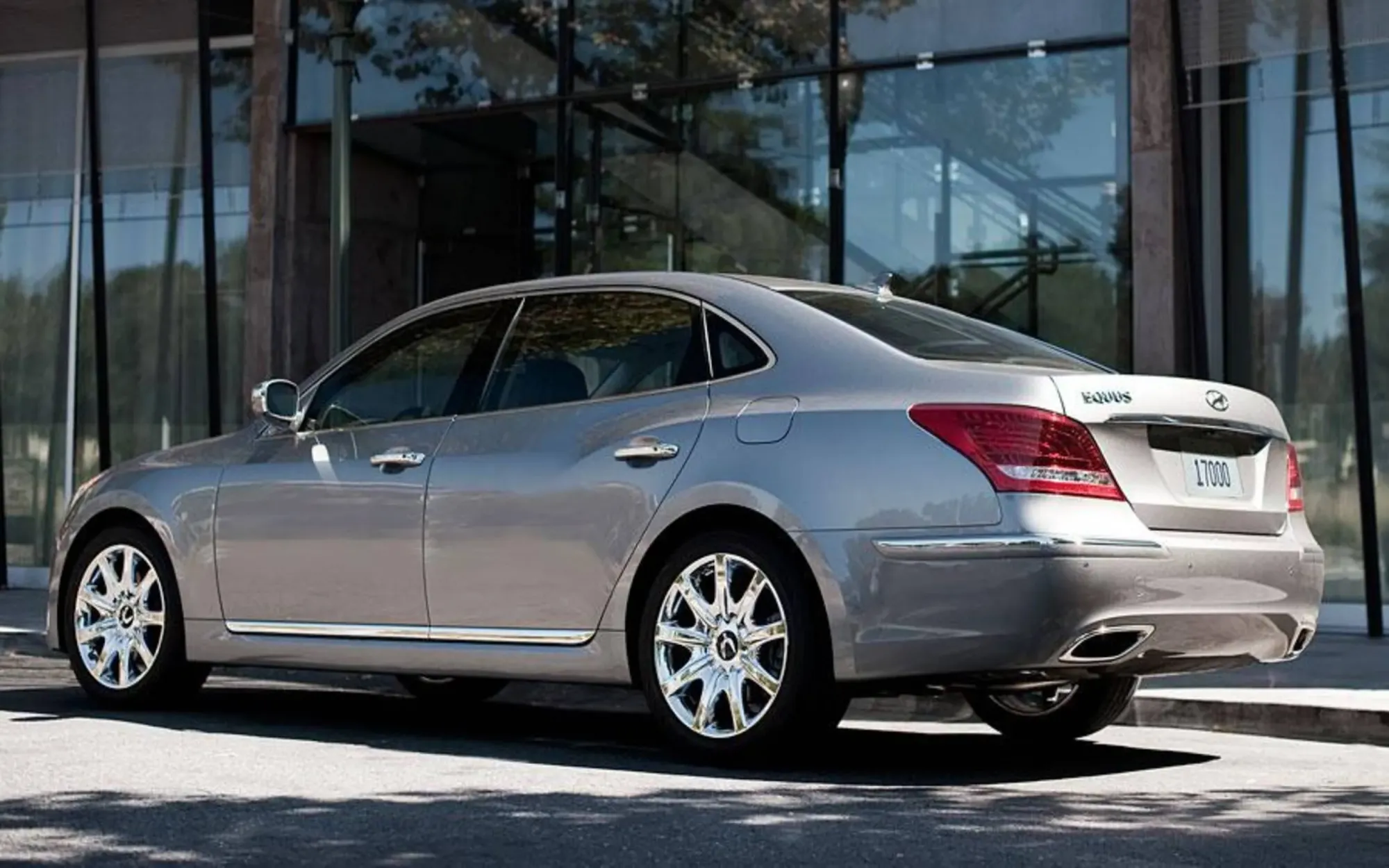 Lateral Hyundai Equus Ultimate 2012 Plateado