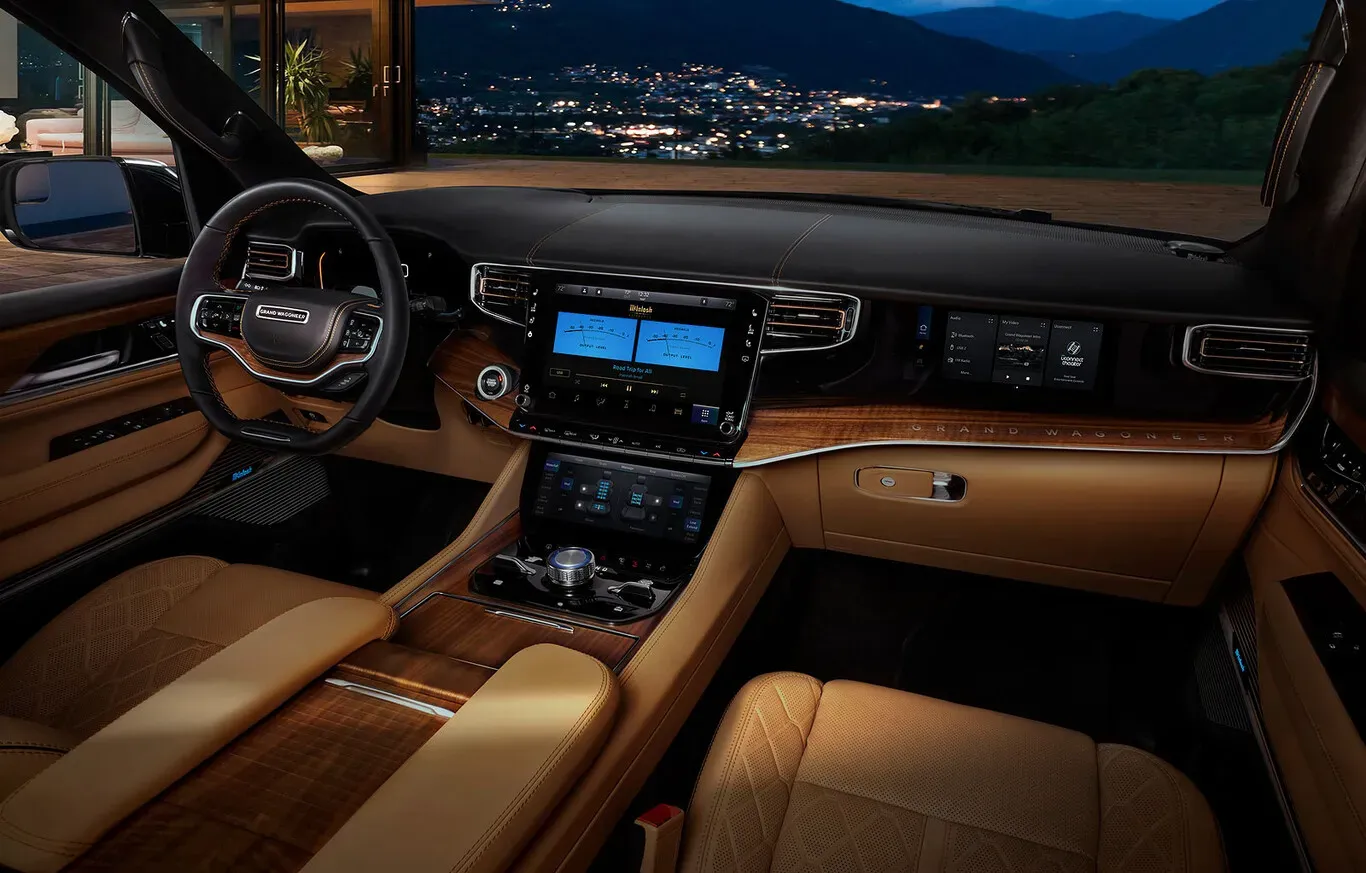 Interior Jeep Grand Wagoneer 2022