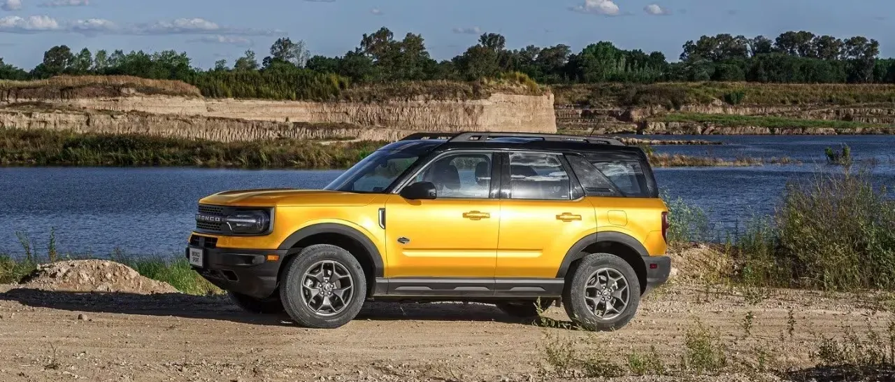 Lateral Ford Bronco Sport Badlands Amarillo