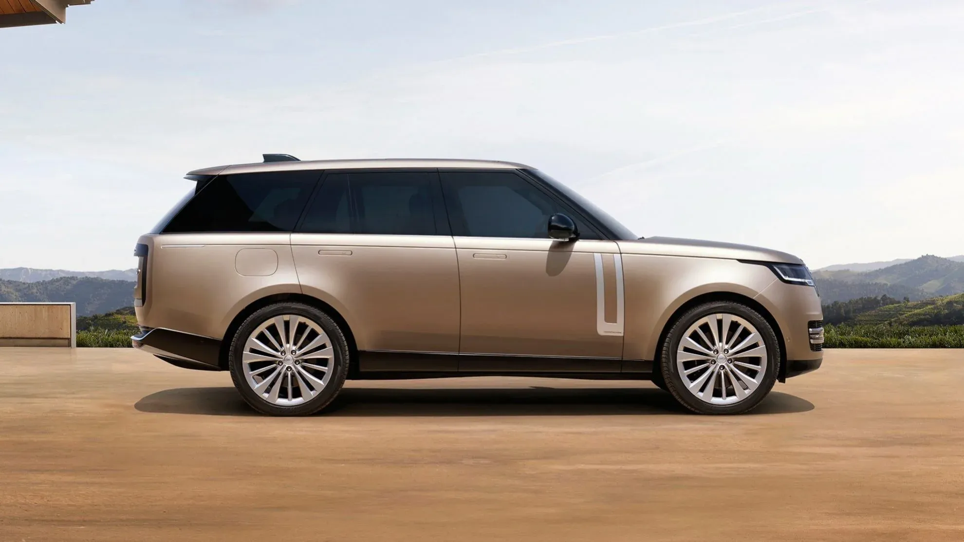 Lateral Range Rover 2022 Batumi Gold