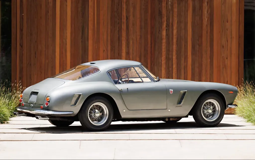 Lateral Motor Ferrari 250 GT Lusso Gris